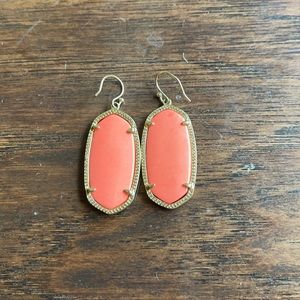 Elles Kendra Scott, coral